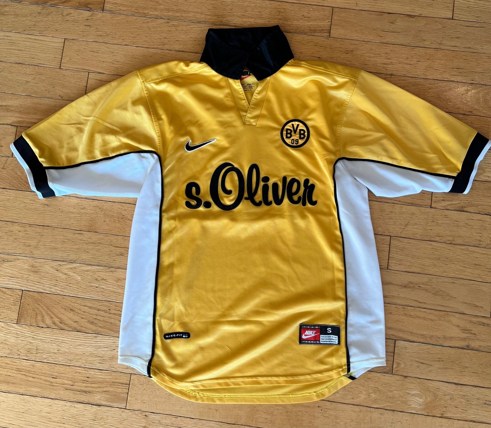 激レア　ビンテージ　Nike Borussia Dortmund シャツ 激レア ビンテージ Nike Borussia Dortmund シャツ 激レア ビンテージ