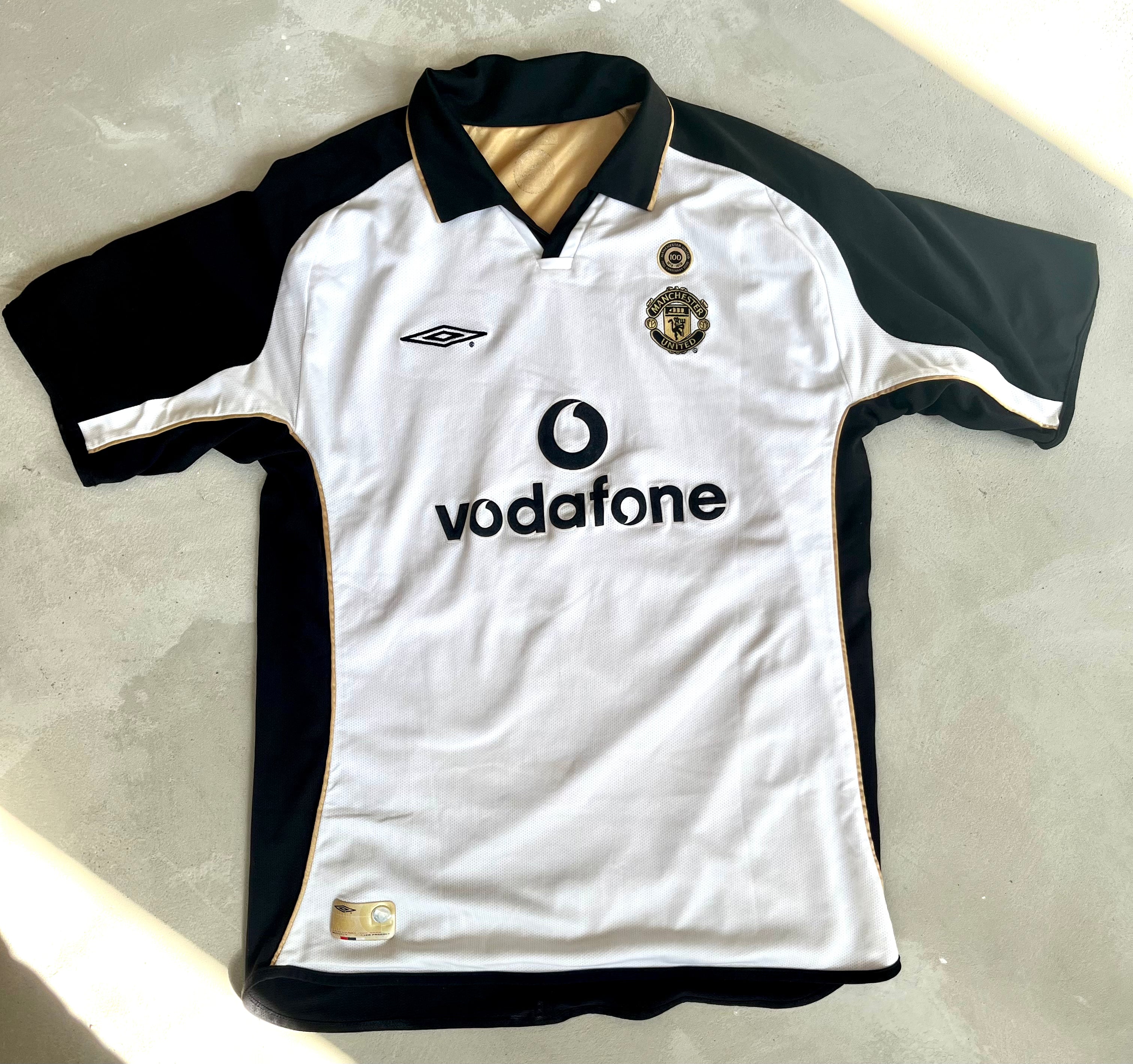 Manchester united 2001 kit sales