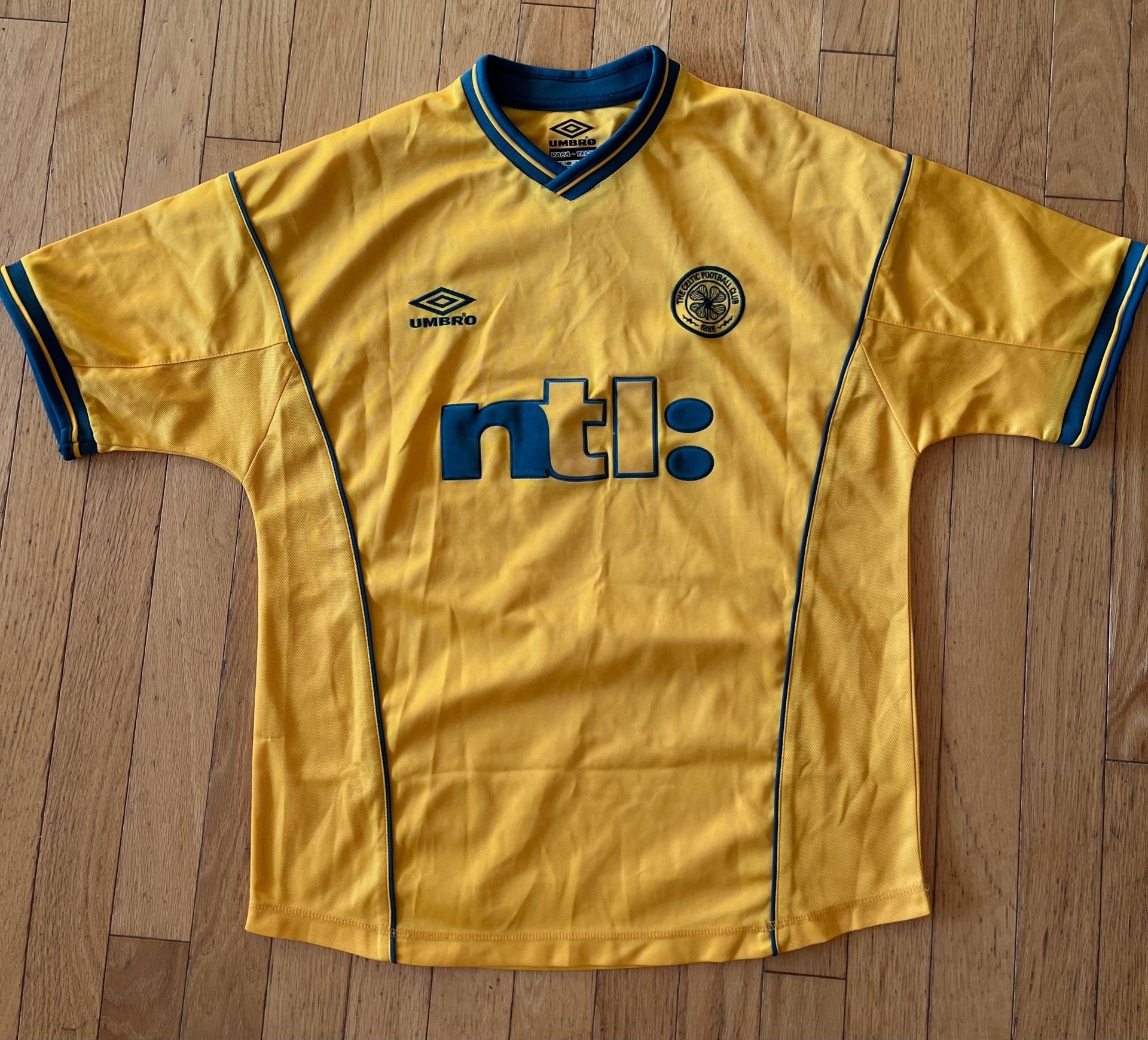 Celtic 2000/01 Away Vintage Jersey – Olive York - Main Image