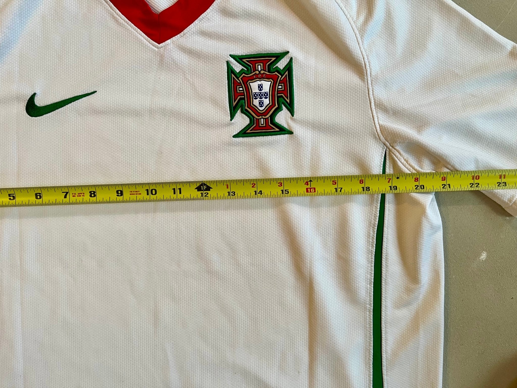 Portugal Vintage 2008 Away Jersey - Size Medium-Olive & York
