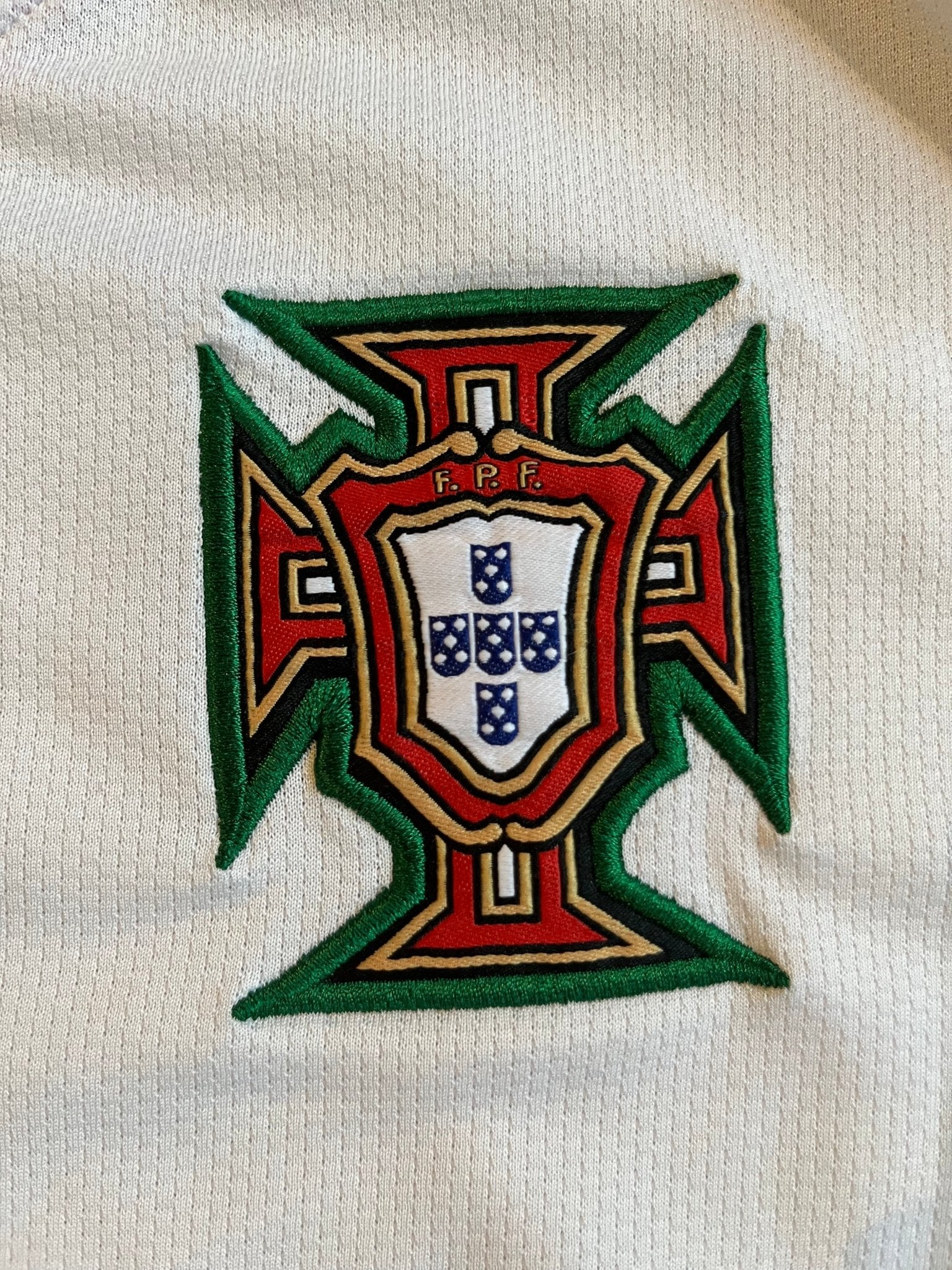 Portugal Vintage 2008 Away Jersey - Size Medium-Olive & York